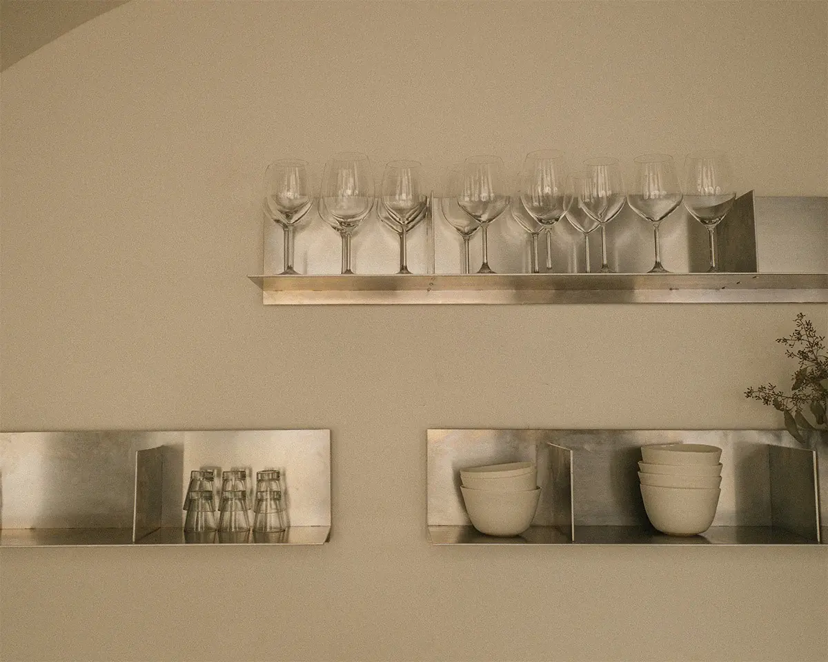 Rivet Shelf Aluminium - Large