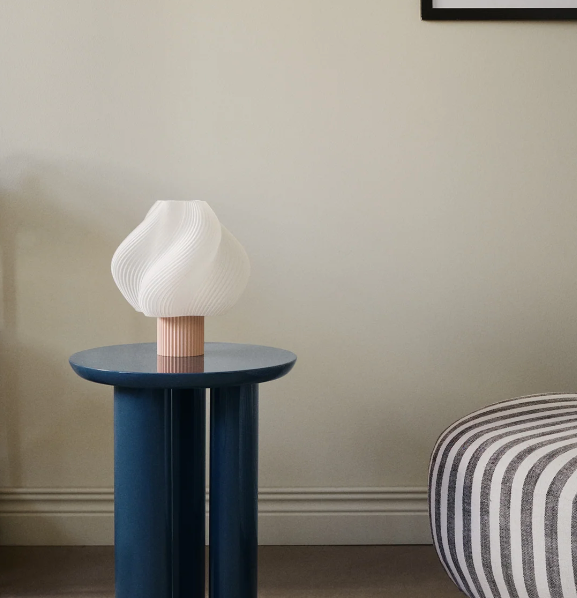 Creme Atelier Soft Serve Lamp Regular Wild strawberry