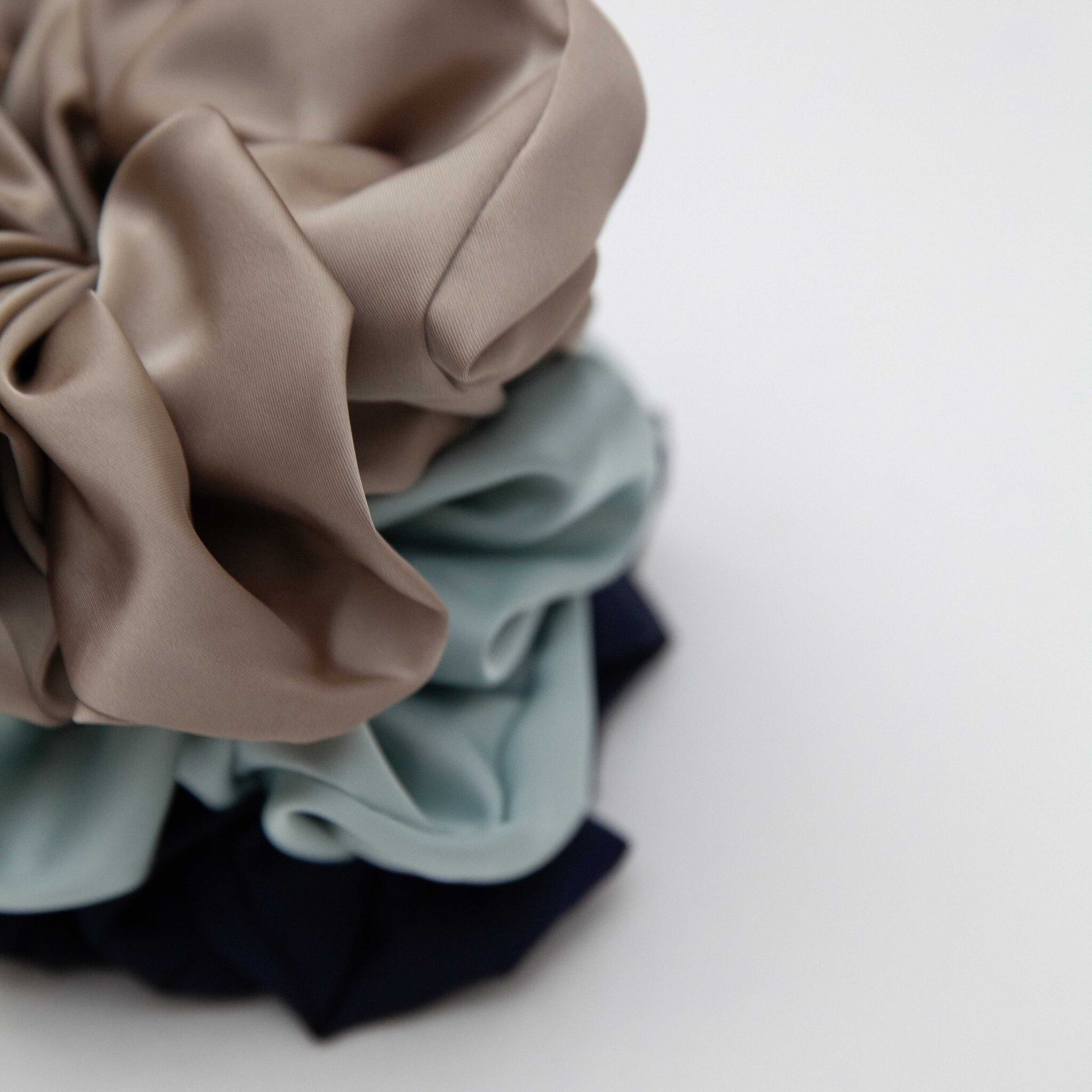 Pico Scrunchie Satin Extra Large Taupe