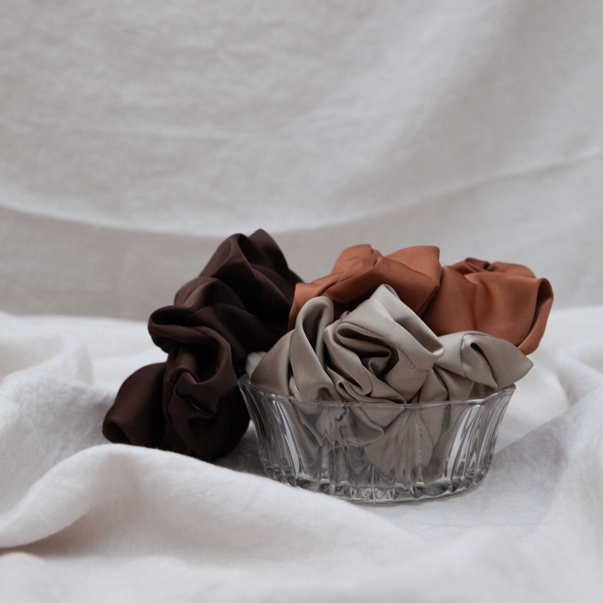 Pico Scrunchie Satin Extra Large Mocca