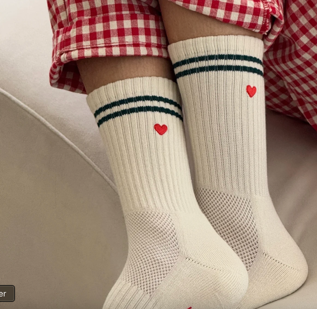 Le Bon Shoppe Embroidered boyfriend socks Parchement + Heart
