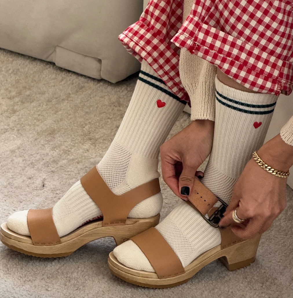 Le Bon Shoppe Embroidered boyfriend socks Parchement + Heart