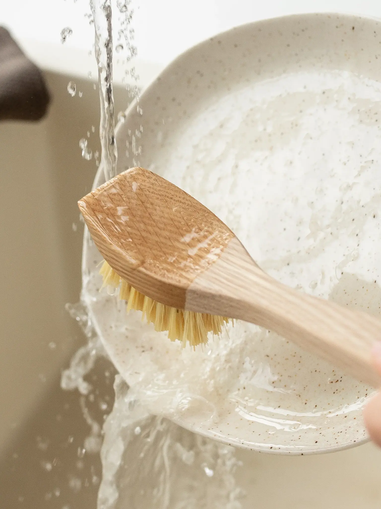 Humdakin Oak Dish Brush Tampico