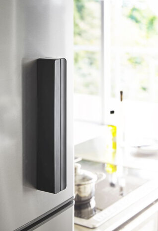 Yamazaki Yamazaki Magnetische Vershoudfolie Dispenser - Tower - black Yamazaki Yamazaki Magnetische Vershoudfolie Dispenser - Tower - black