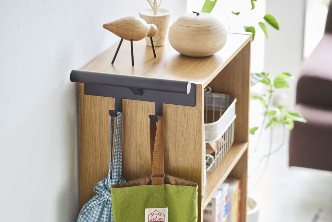 Yamazaki Yamazaki Hanger voor rugtas - Tower - Black Yamazaki Yamazaki Hanger voor rugtas - Tower - Black