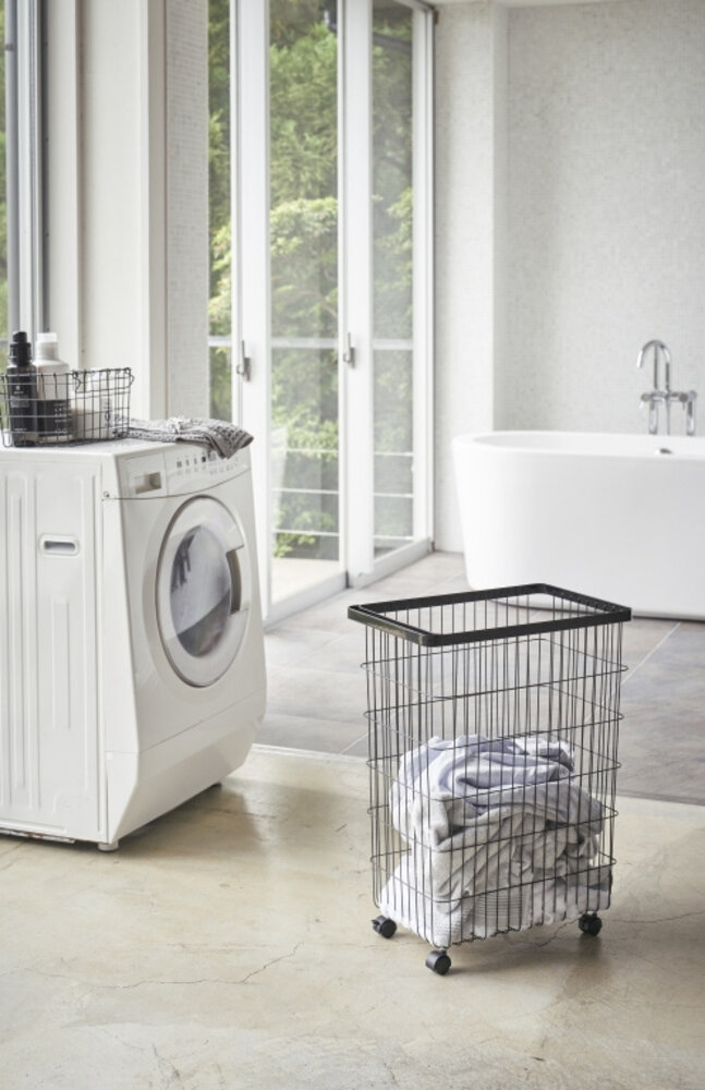 Yamazaki Yamazaki Wasmand op Wielen - Tower - Black Yamazaki Yamazaki Wasmand op Wielen - Tower - Black