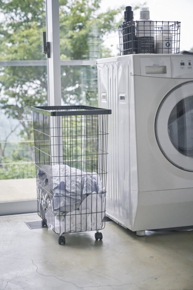 Yamazaki Yamazaki Wasmand op Wielen - Tower - Black Yamazaki Yamazaki Wasmand op Wielen - Tower - Black