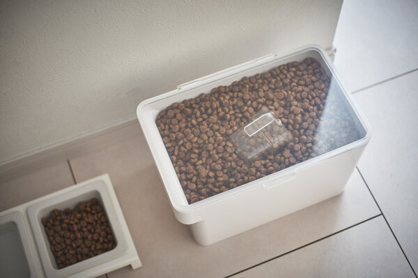 Yamazaki Yamazaki Huisdier Voedselcontainer - Tower - White Yamazaki Yamazaki Huisdier Voedselcontainer - Tower - White