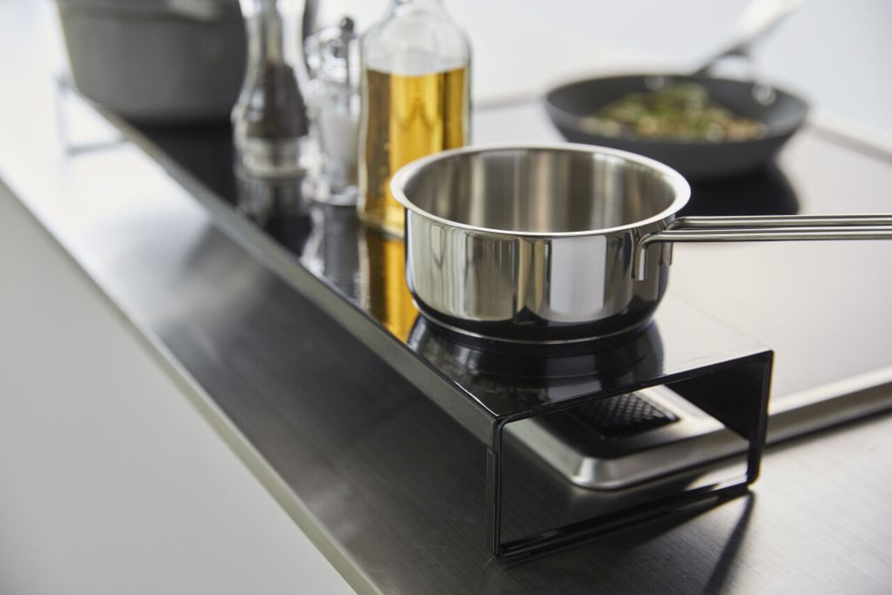 Yamazaki Yamazaki Extendable Vent Cover - Tower - Black