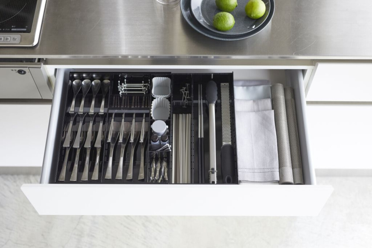 Yamazaki Yamazaki Bestekbak Uitschuifbaar - Tower - Black Yamazaki Yamazaki Bestekbak Uitschuifbaar - Tower - Black