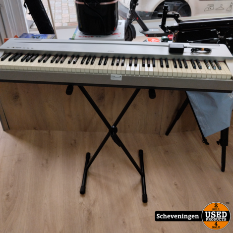 Yamaha p70 Electronic Piano | nette staat