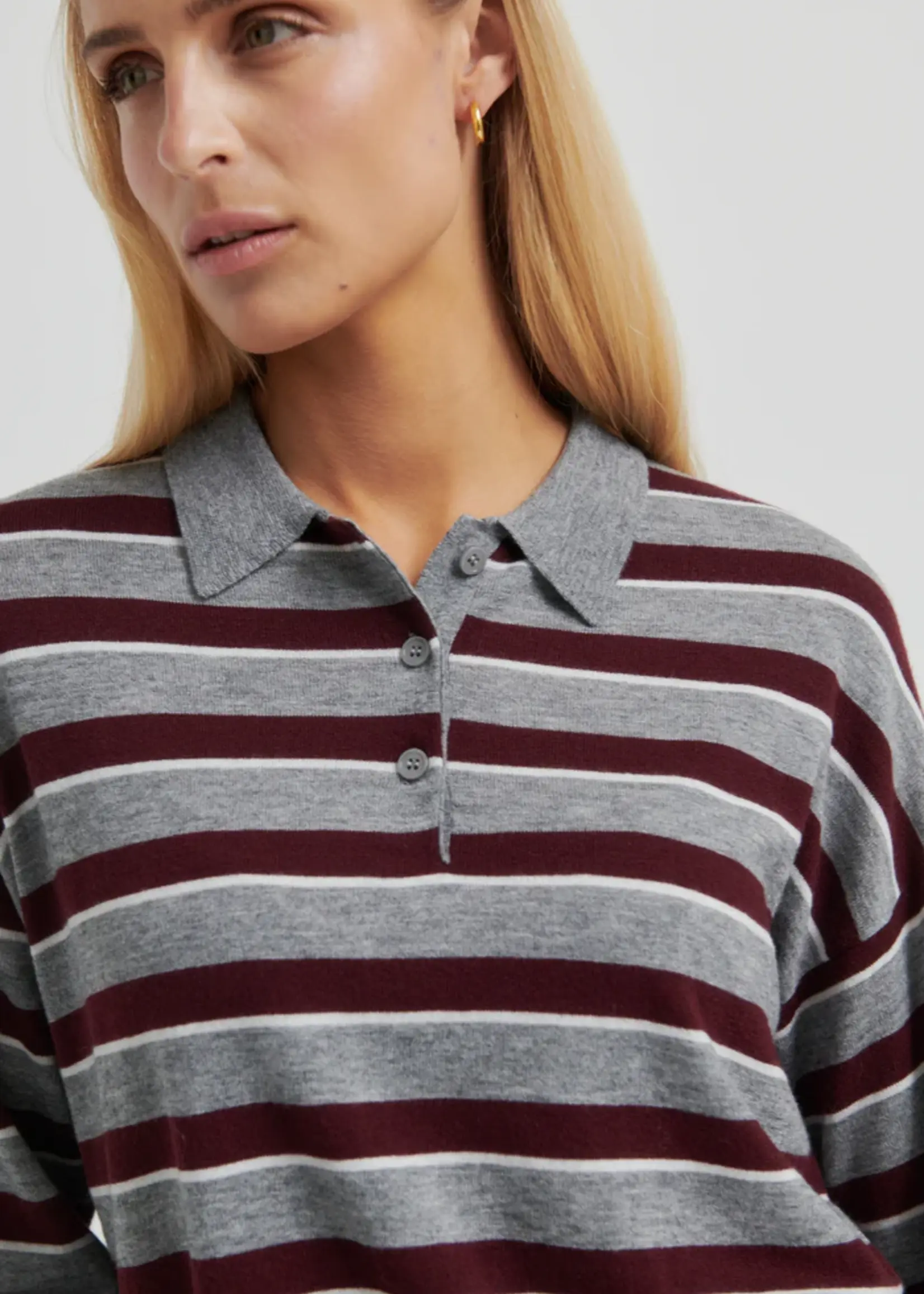 Second Female Miley Knit Collar