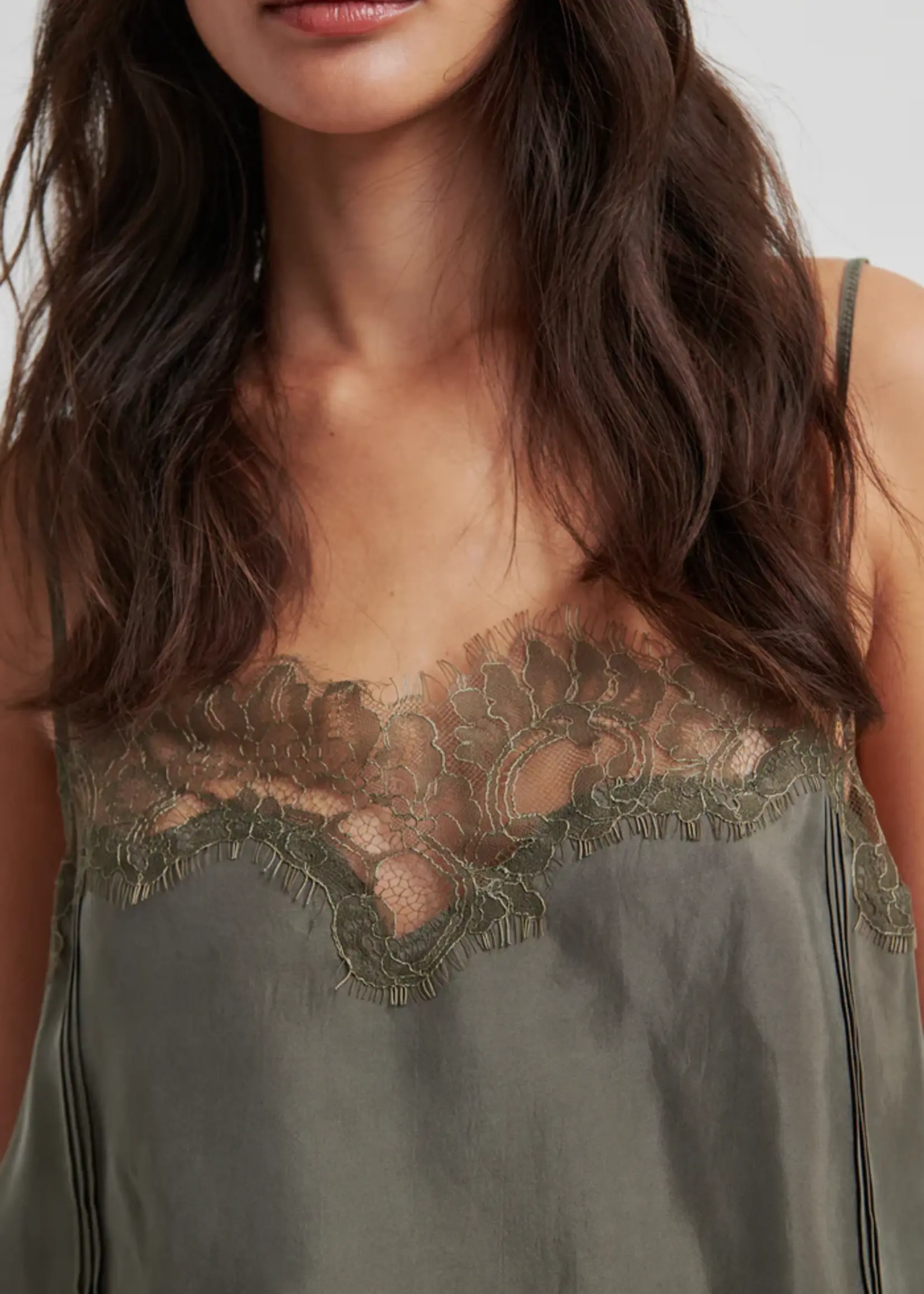 Second Female Damia Straptop