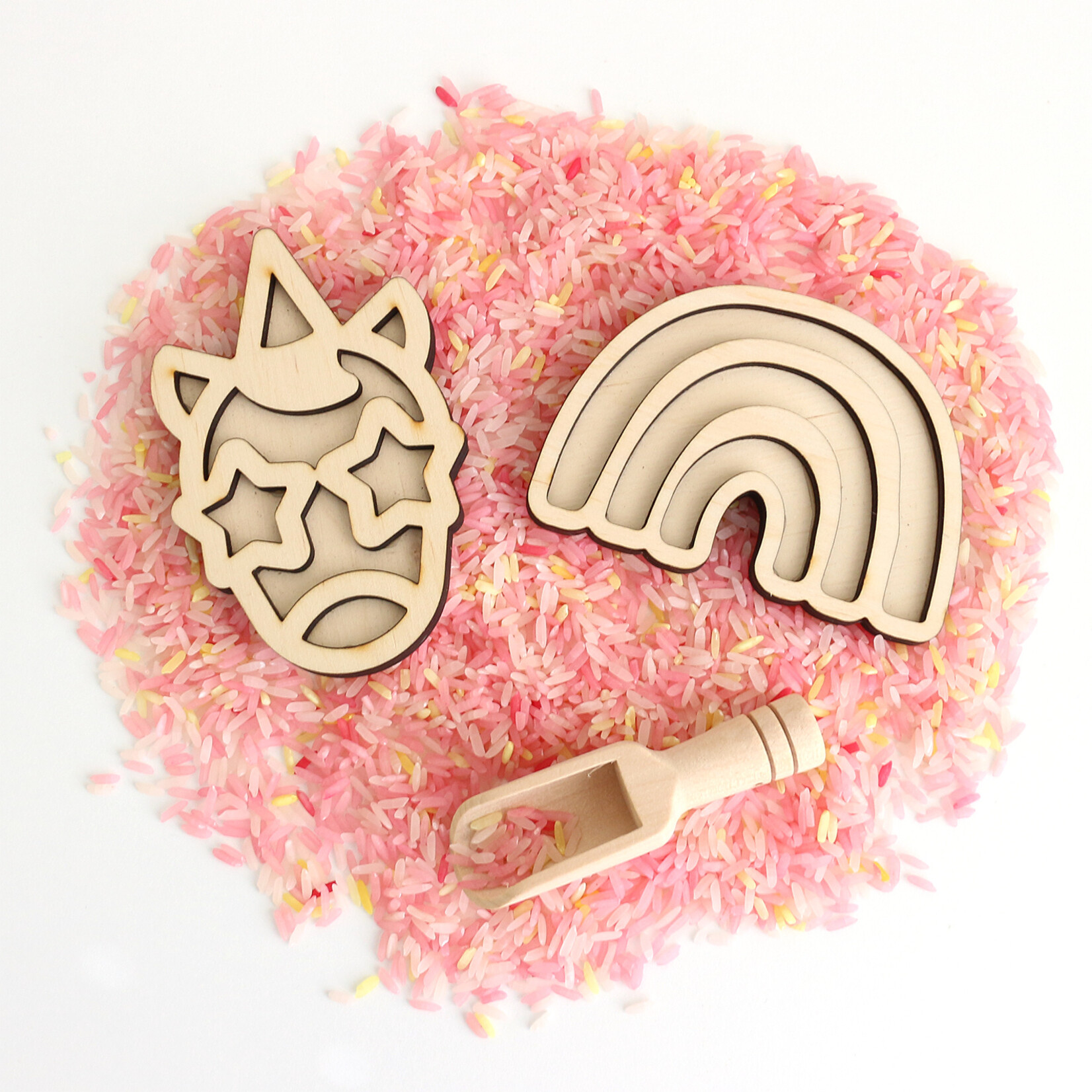 Studio de Rijk Houten vulvorm regenboog voor in sensory play speelbak