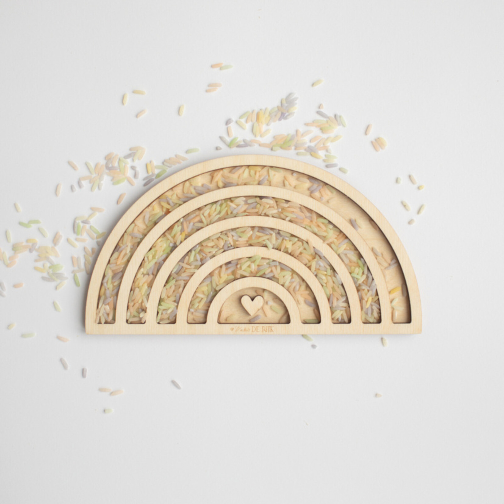 Studio de Rijk Houten vulvorm regenboog voor in sensory play speelbak
