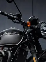 Triumph Bonneville T120 Black