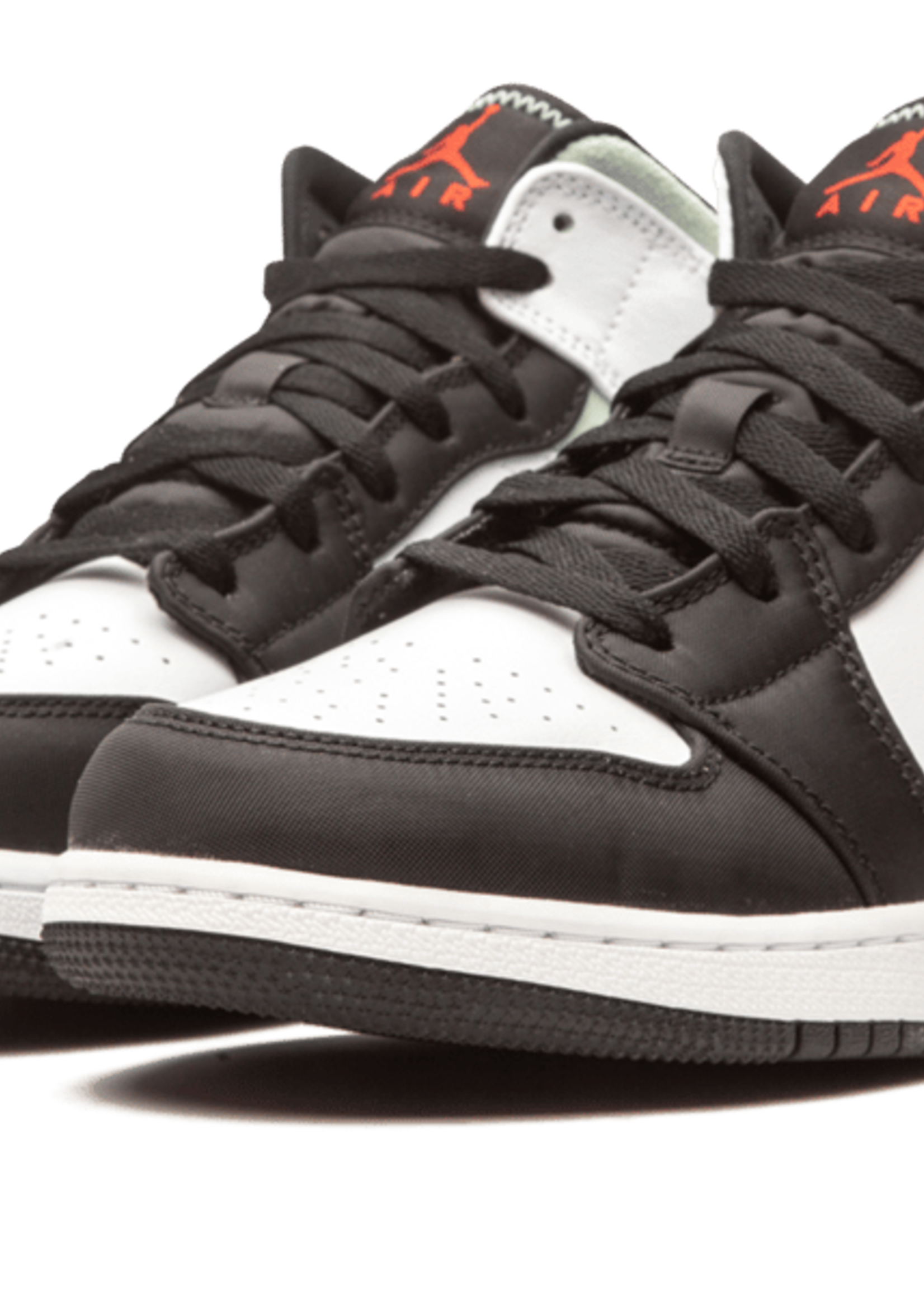 Nike Jordan 1 Mid SE White Black Red Spruce (gs)