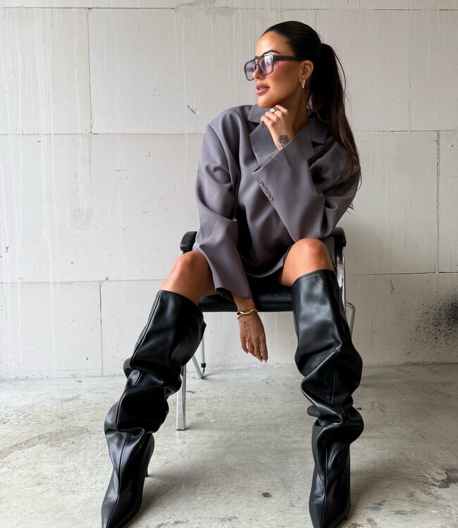 Pretty Black Boots