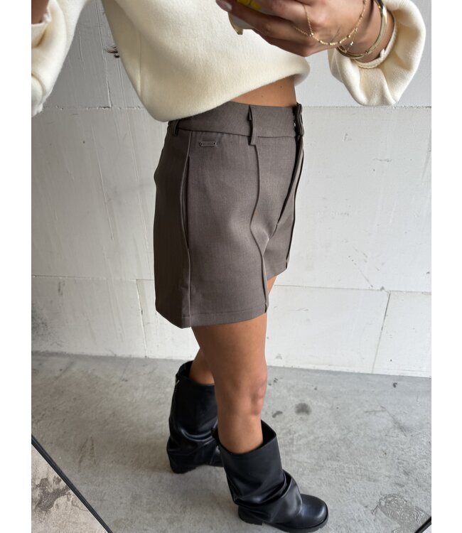 The Basic Short Taupe