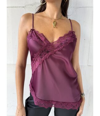The Satin Top Lace Bordeaux
