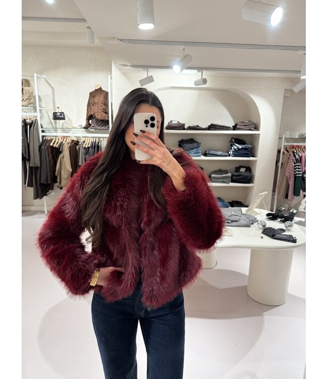 The Fake Fur Bordeaux