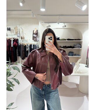 The Fake Leather Jacket Foxie Bordeaux