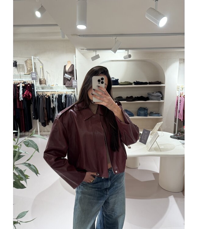 The Fake Leather Jacket Foxie Bordeaux