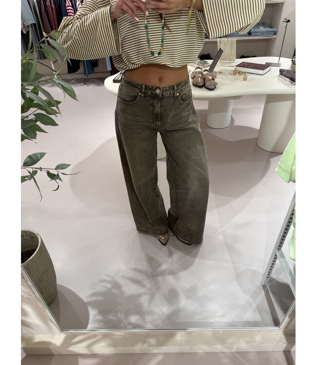 The Taupe Jeans Extra Wide Fit