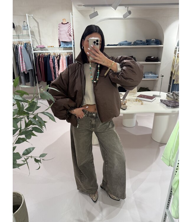 The Bomber Jacket Mila Brown
