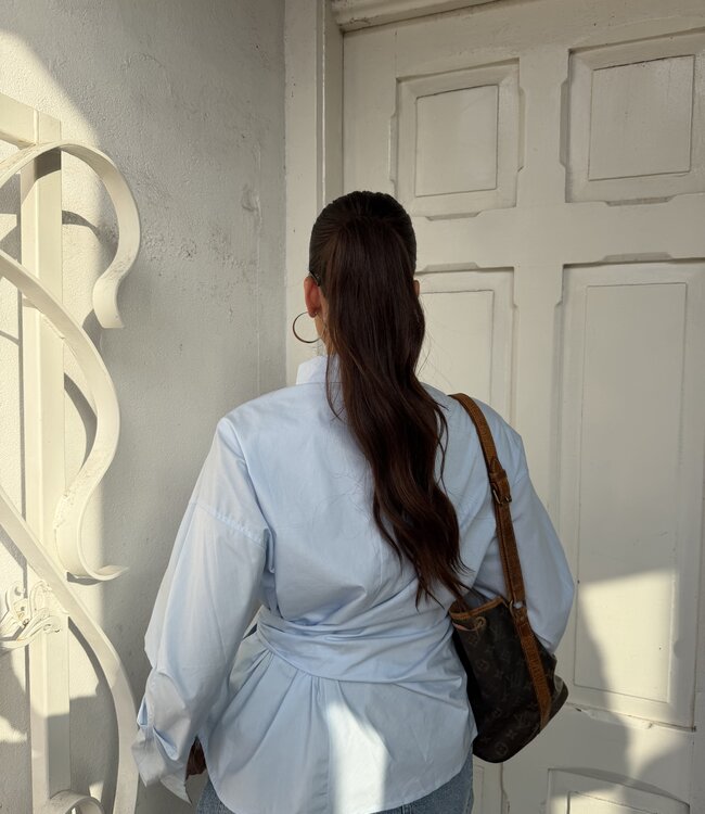 The June Blouse Getailleerd Light Blue