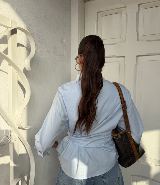 The June Blouse Getailleerd Light Blue