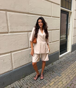 The Julie Set Beige