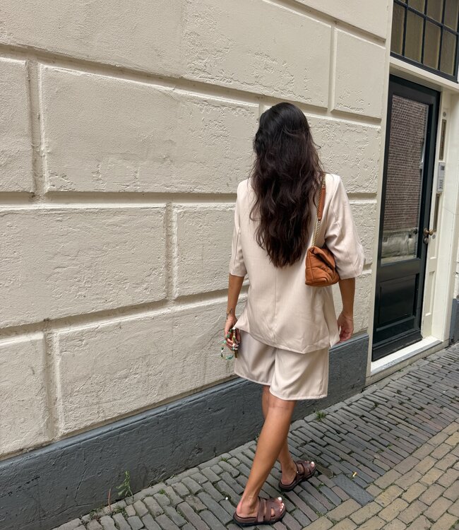 The Julie Set Beige