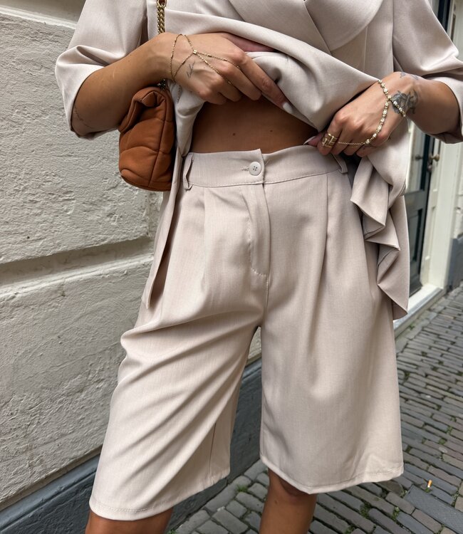 The Julie Set Beige