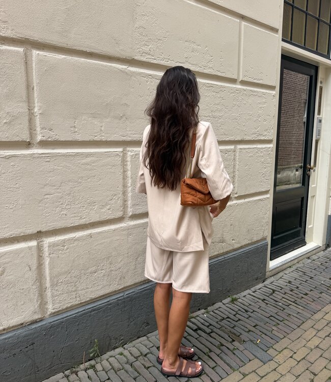 The Julie Set Beige