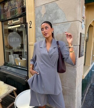 The Julie Set Grey