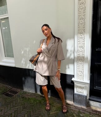 The Julie Set Taupe
