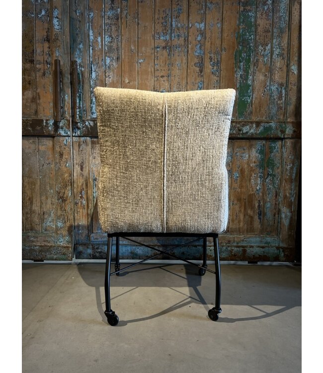 Eetkamerstoel Marit zoals afgebeeld: met arm & skate wiel in bekleding: C-Fusion 109