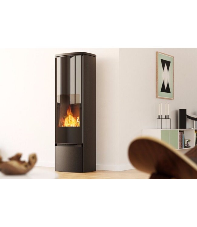 Jydepejsen Jydepejsen Bella Hoog 5 kW Zwart – Slanke houtkachel voor compacte en stijlvolle verwarming