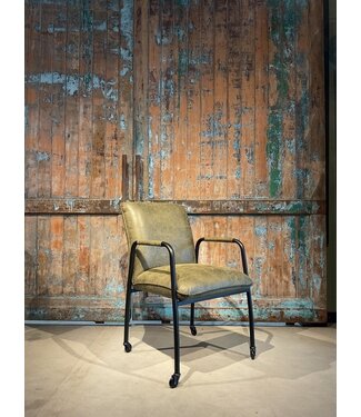 Eetkamerstoel Siri in meerdere opties en stoffen leverbaar