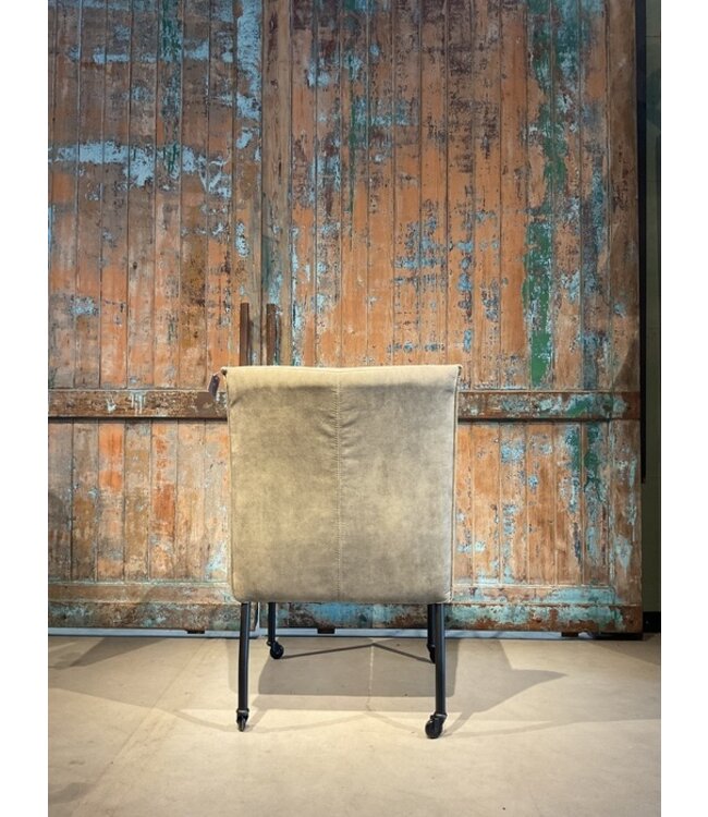 Eetkamerstoel Ton zoals afgebeeld: Met arm & skate wiel in bekleding: C-Adore 214