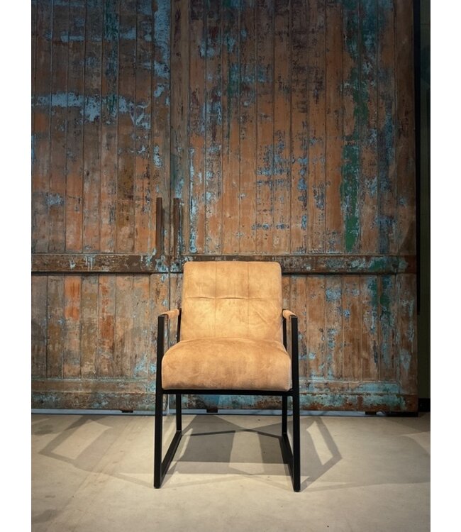 Eetkamerstoel Mira zoals afgebeeld: Open arm in bekleding: G-Clyde 203