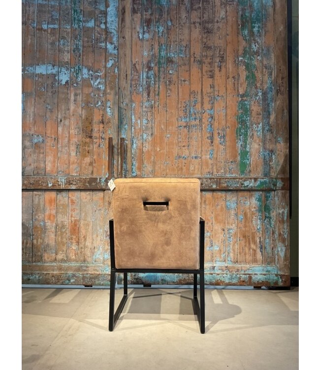 Eetkamerstoel Mira zoals afgebeeld: Open arm in bekleding: G-Clyde 203