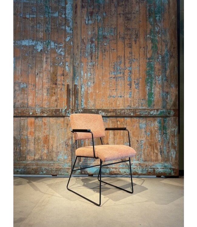 Eetkamerstoel Lilly zoals afgebeeld: Met arm in bekleding: A-Mito 94