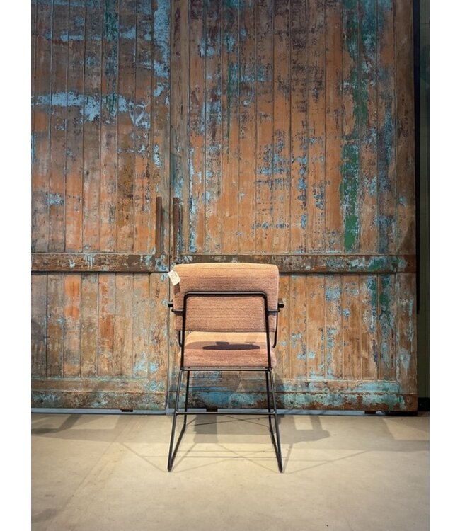 Eetkamerstoel Lilly zoals afgebeeld: Met arm in bekleding: A-Mito 94