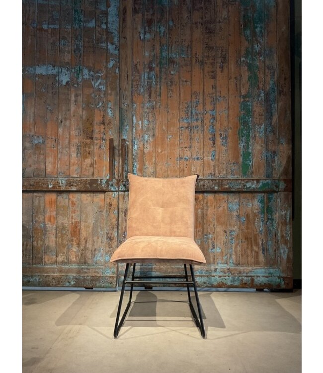 Eetkamerstoel Vigo zoals afgebeeld: In bekleding: C-Adore 10