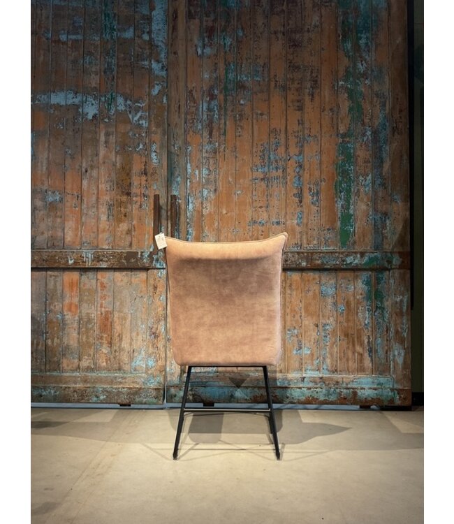 Eetkamerstoel Vigo zoals afgebeeld: In bekleding: C-Adore 10