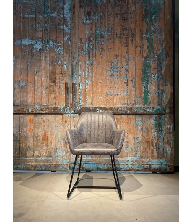 Eetkamerstoel Dori met arm in bekleding: B-Cherokee 1