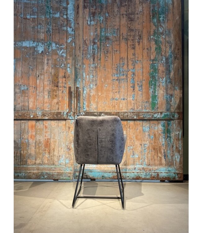 Eetkamerstoel Dori met arm in bekleding: B-Cherokee 1