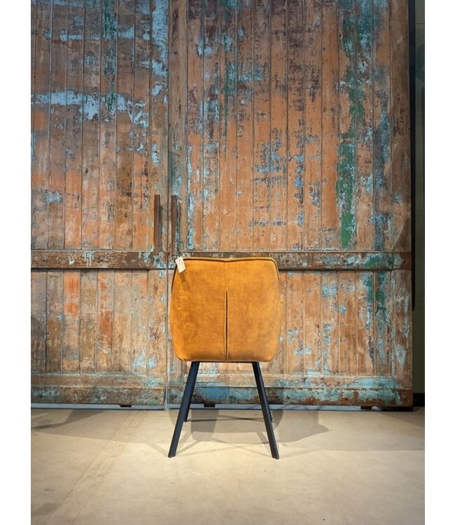 Ella met arm in bekleding: C-Adore 132